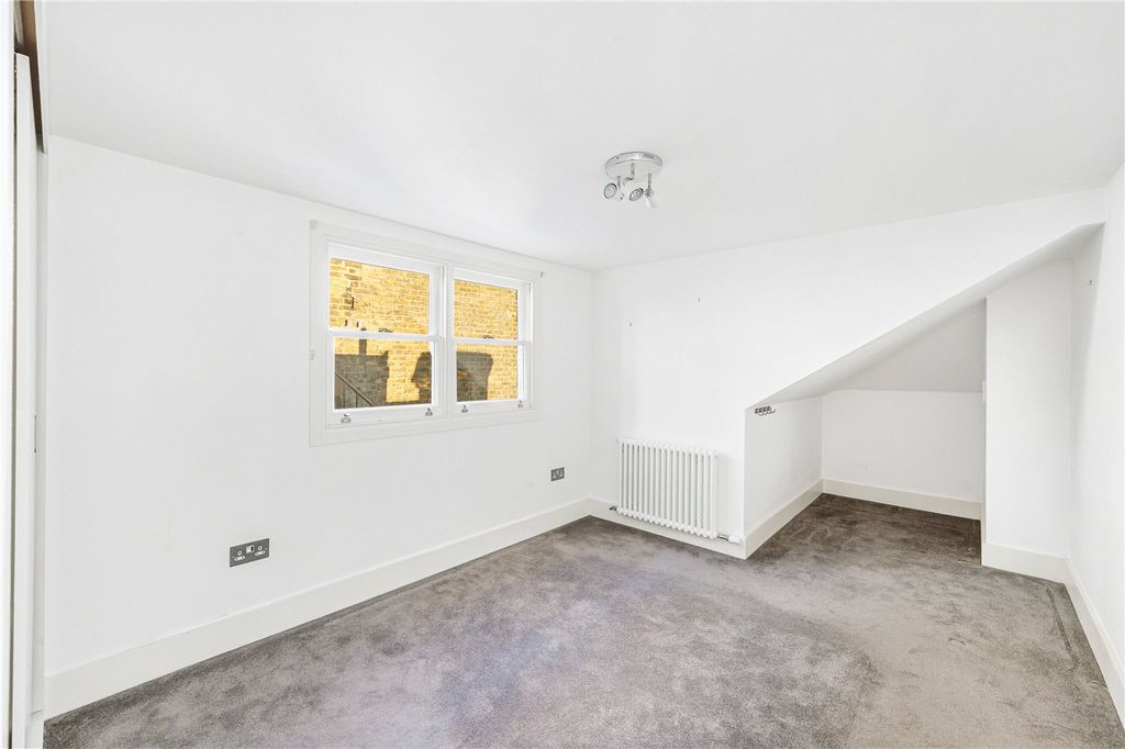 Property photo 3 of 10 Bedroom