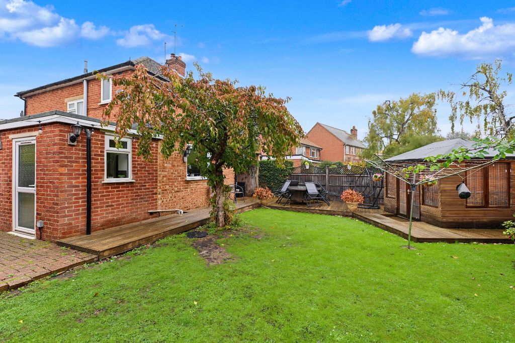 Property photo 2 of 20 5211822
