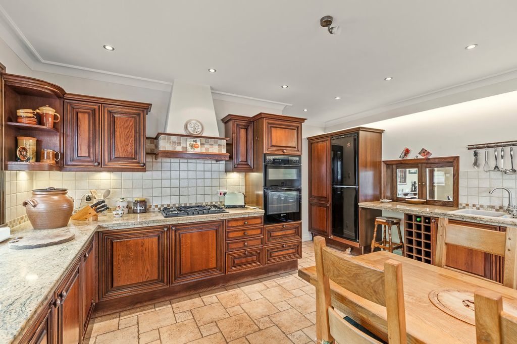 Property photo 2 of 34 Picture 2