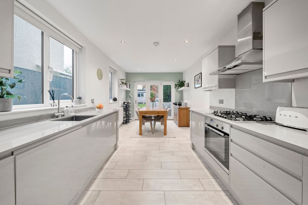 Property photo 3 of 36