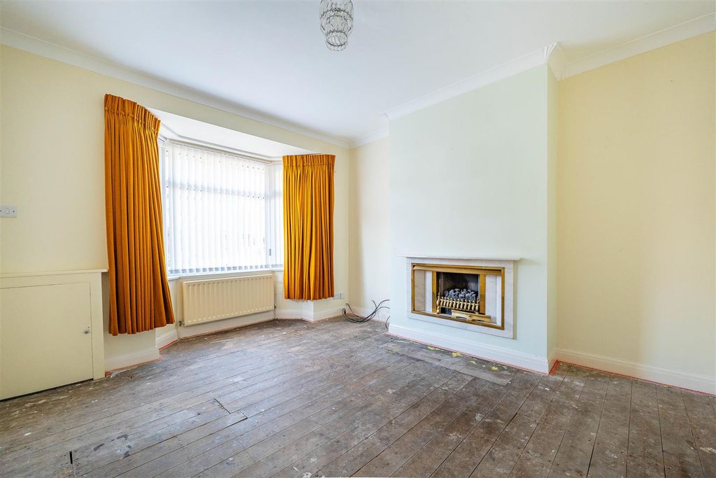 Property photo 2 of 21 Lounge