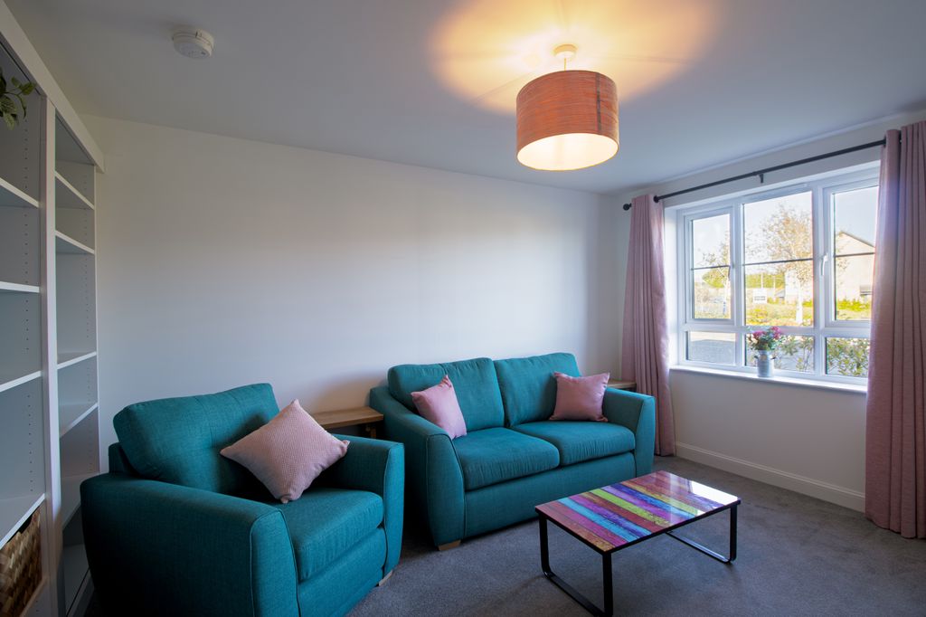 Property photo 1 of 14 Livingroom2