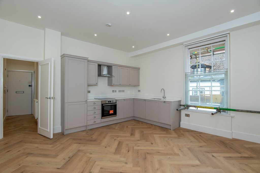 Property photo 1 of 16 002