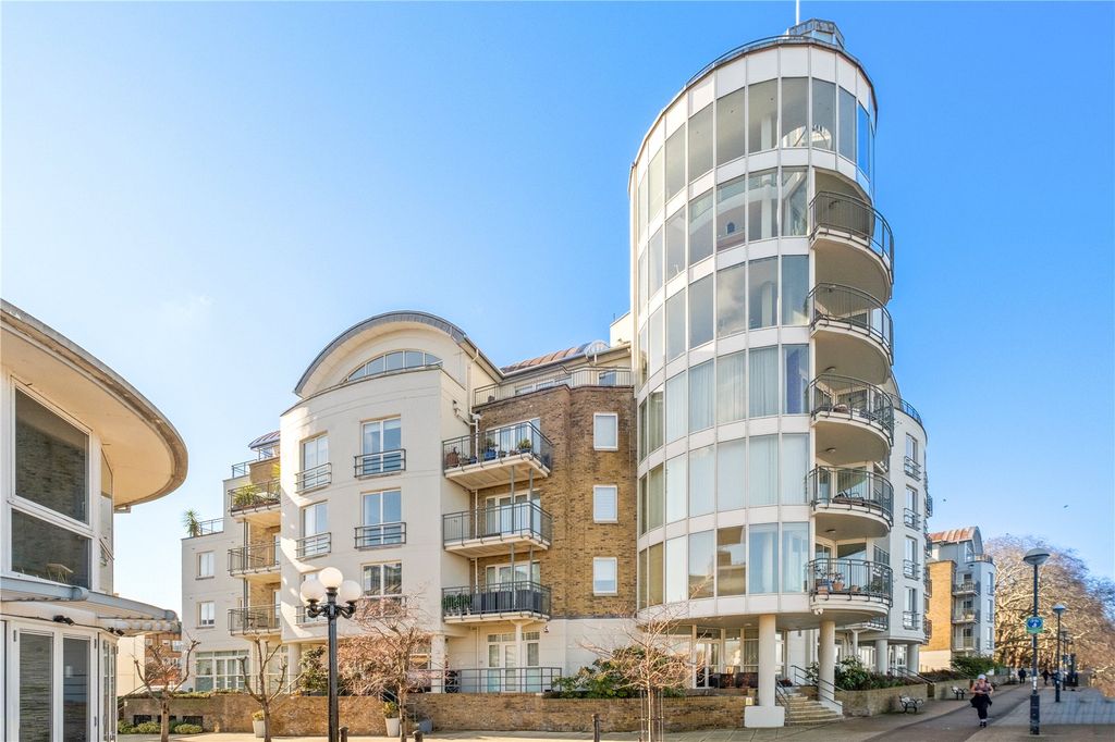 Property photo 2 of 8 External