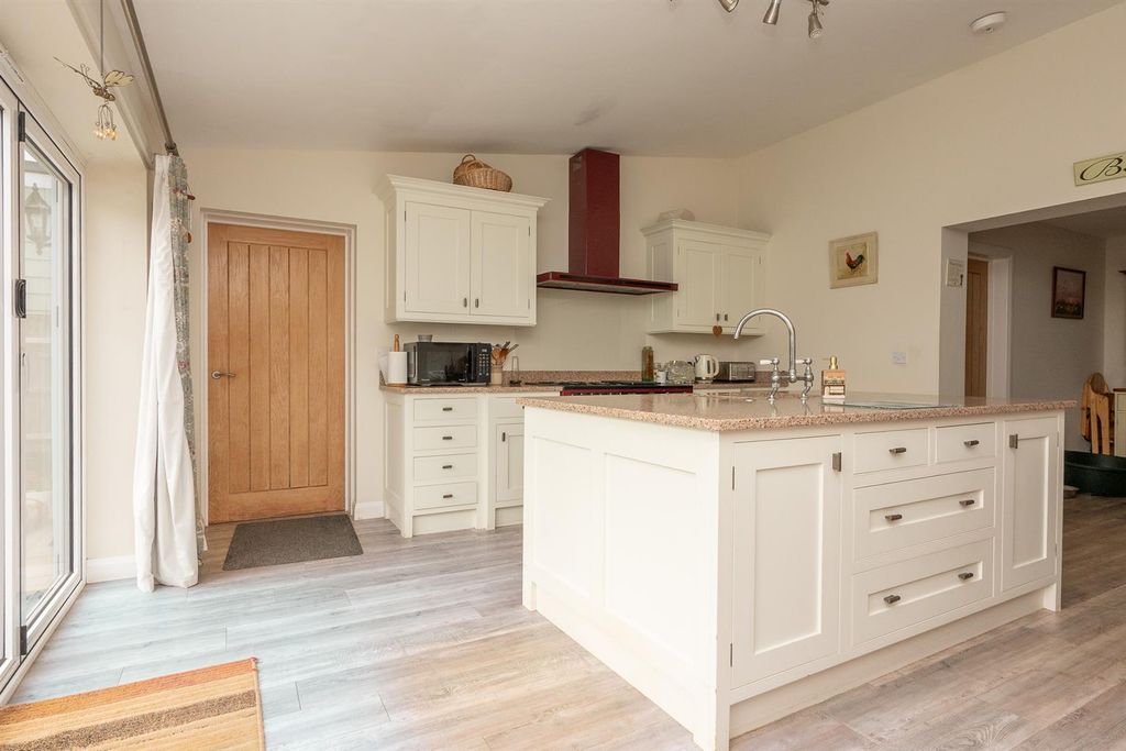 Property photo 3 of 44 18Beckmeadowway,Mundesley-39.Jpg