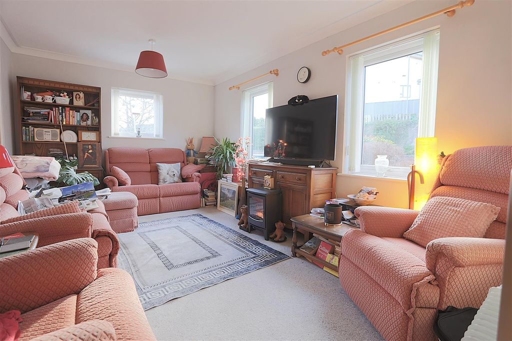 Property photo 3 of 21