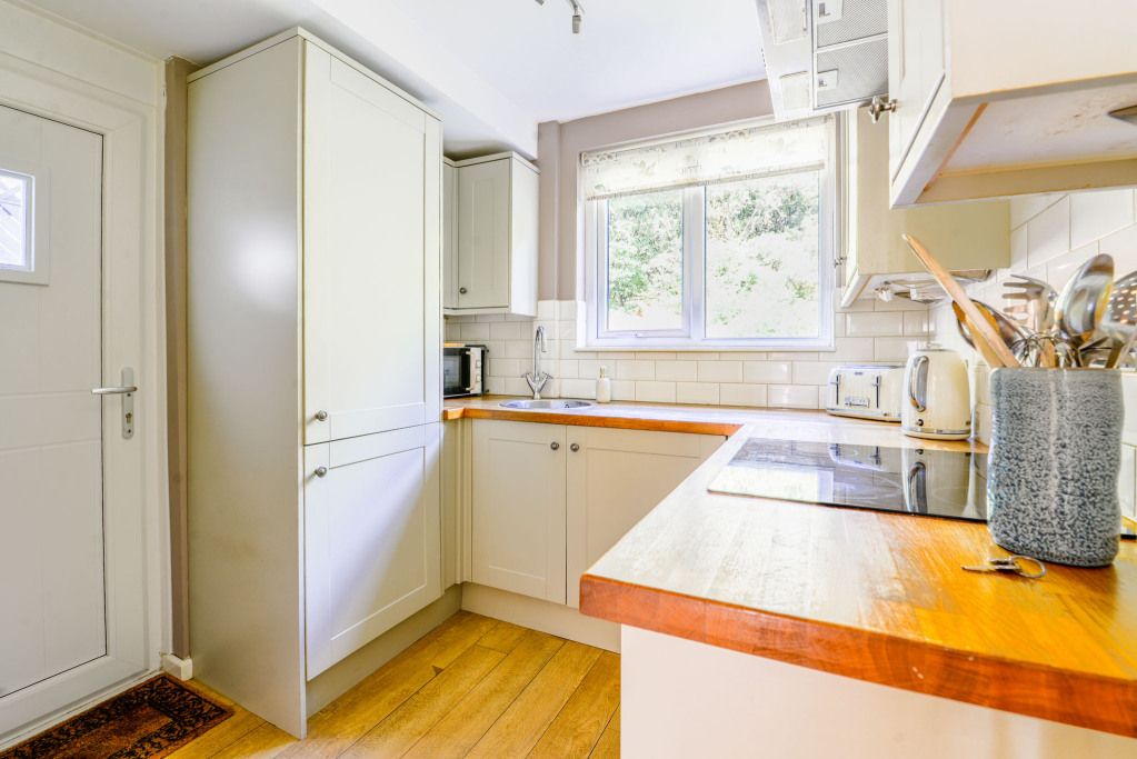 Property photo 3 of 24 Kitchen
