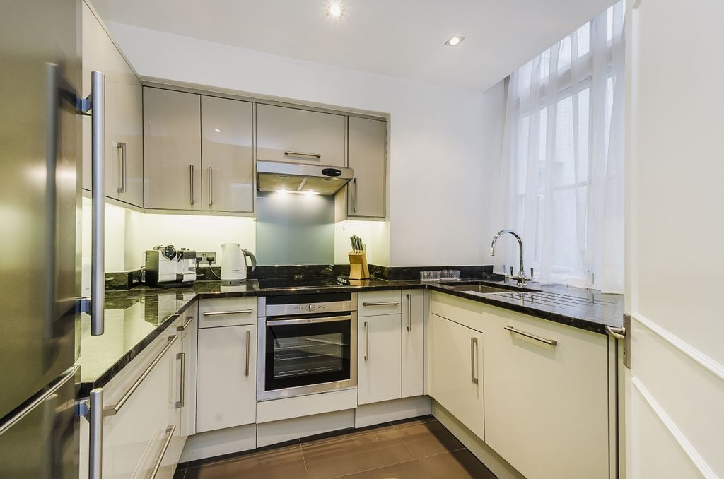 Property photo 3 of 9 Kitchen