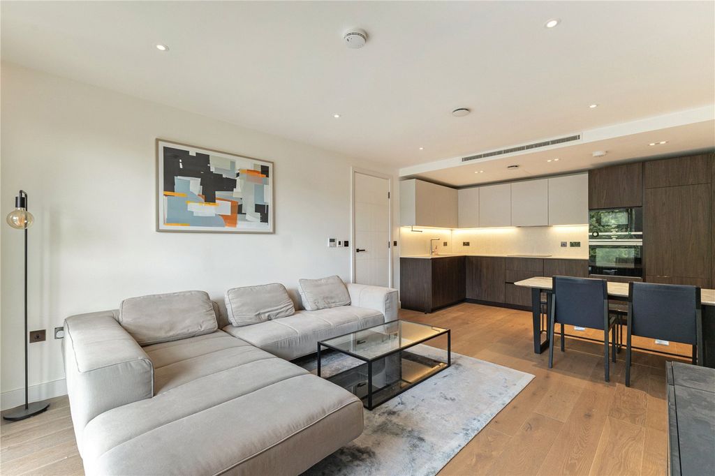 Property photo 1 of 11 Kitchen/Reception