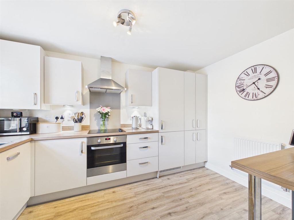 Property photo 3 of 13 Cam02435G0-Pr0225-Still002.Jpg