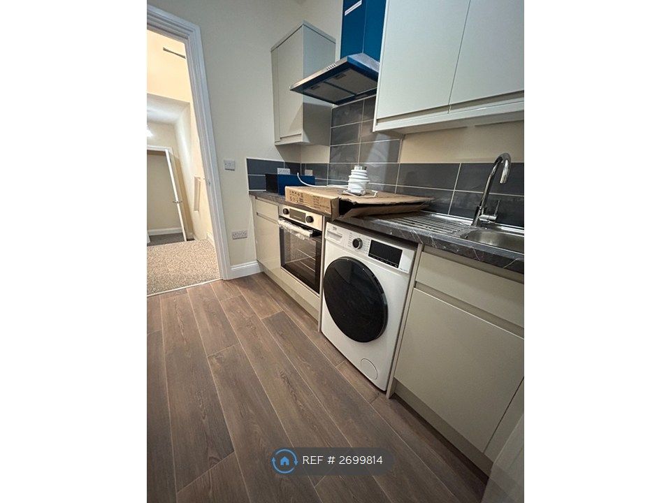 Property photo 2 of 8 Kitchen