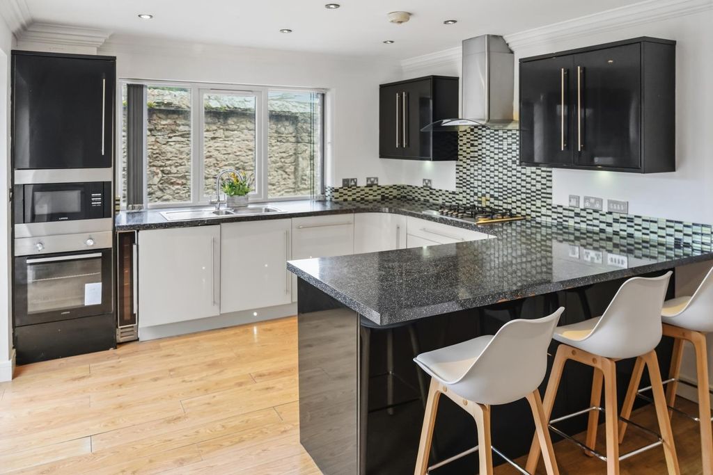 Property photo 3 of 15 Kitchen
