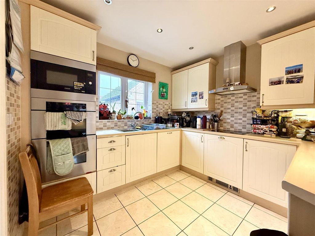 Property photo 3 of 24 Tempimagef3F185.Jpg