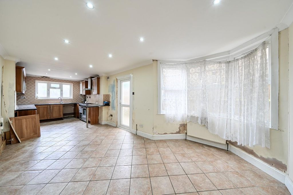 Property photo 2 of 22 1456128-11-69Fb4A09A79c8.Jpg