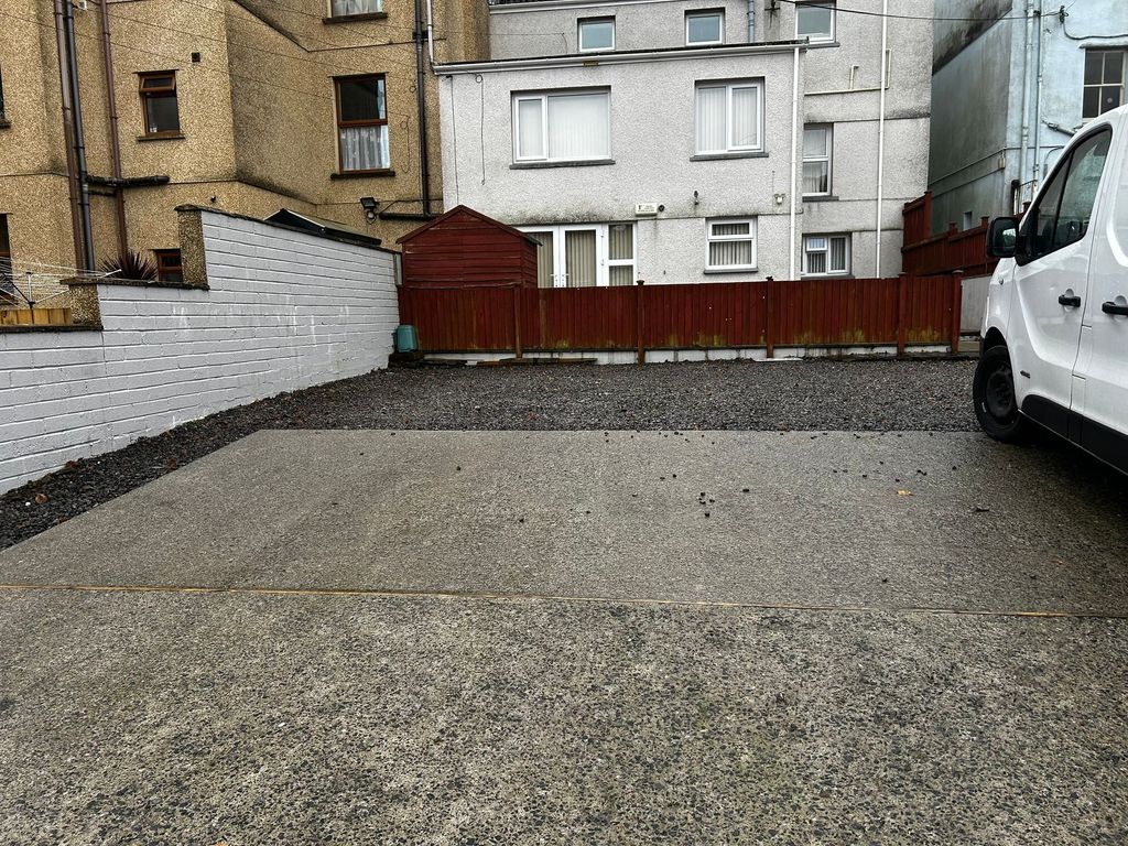 Additional image 8 of 2 bed flat to rentNew Road, Skewen SA10