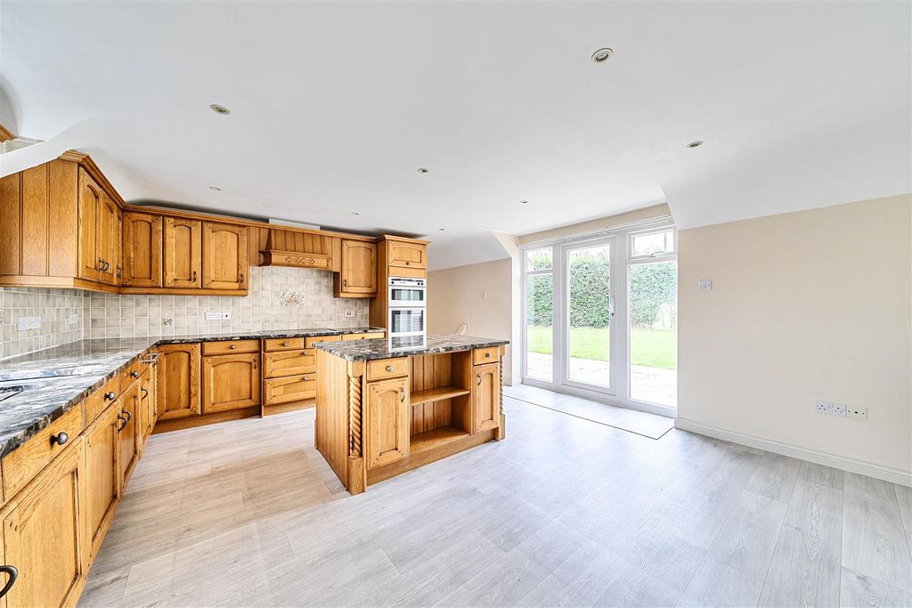 Property photo 3 of 17 Kitchen