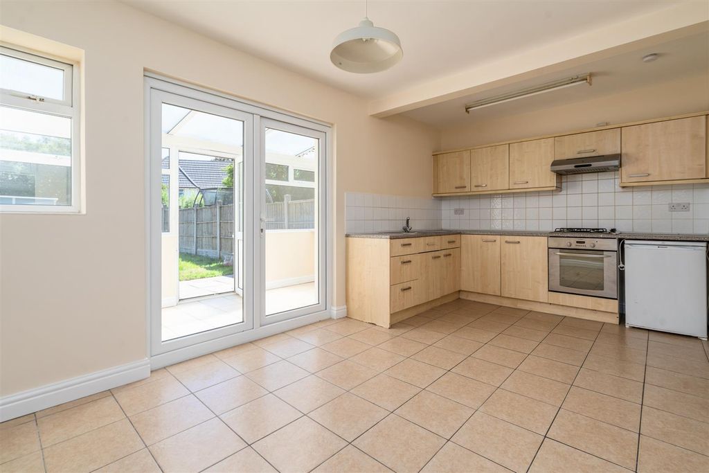Property photo 2 of 11 45 Mapleton Road_7.Jpg