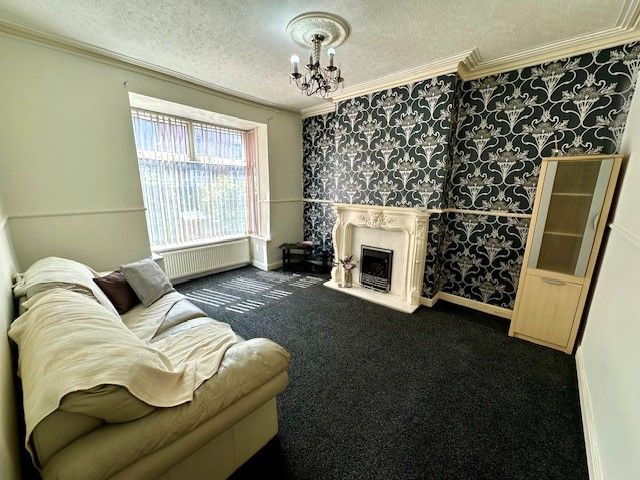 Property photo 3 of 16 Lounge