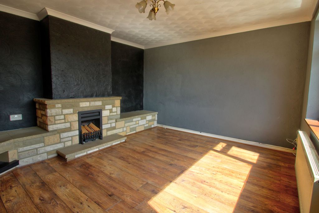 Property photo 3 of 11 Lounge