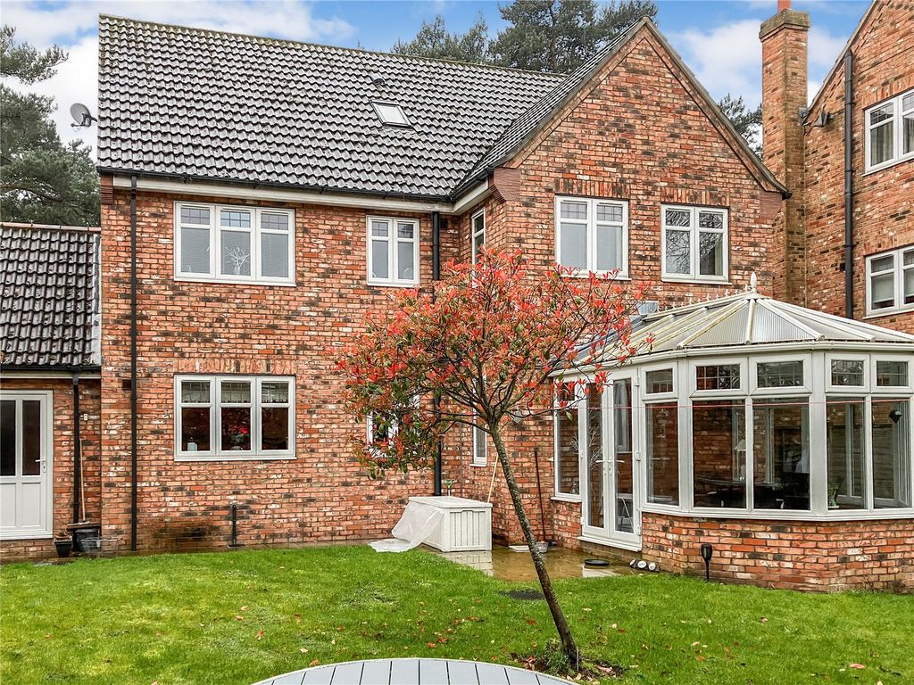 Property photo 2 of 12 Picture No. 11