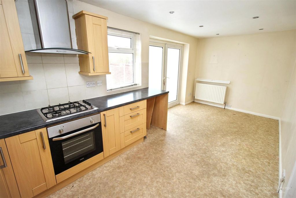 Property photo 2 of 12 Kitchen/Breakfast Room