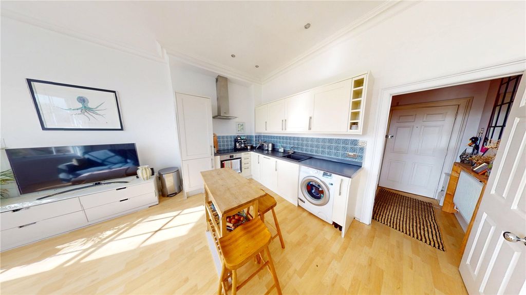 Property photo 3 of 19 Picture No. 17