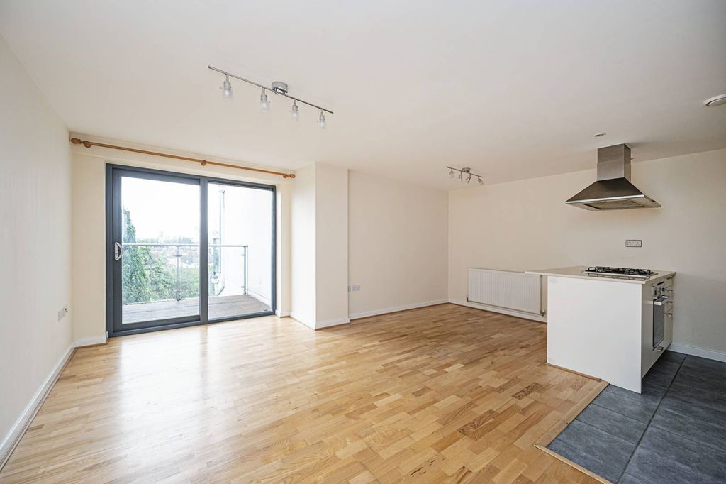 Property photo 3 of 11