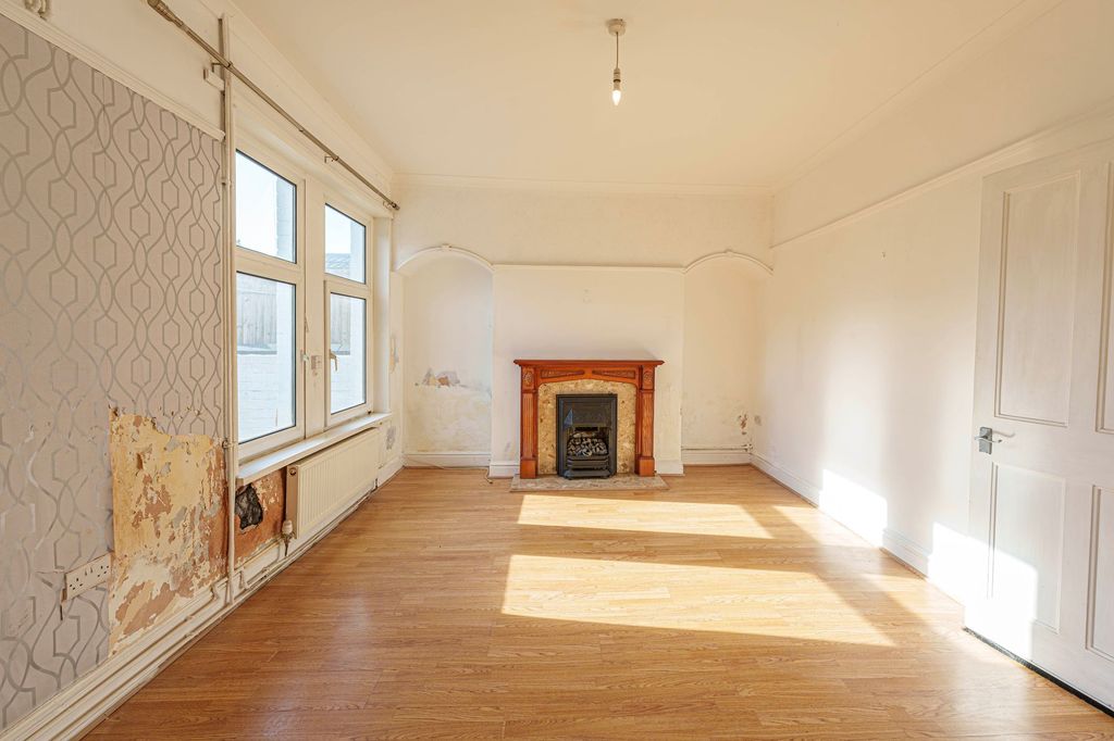 Property photo 3 of 28
