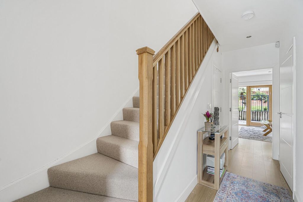Property photo 2 of 24 Entrance Hall