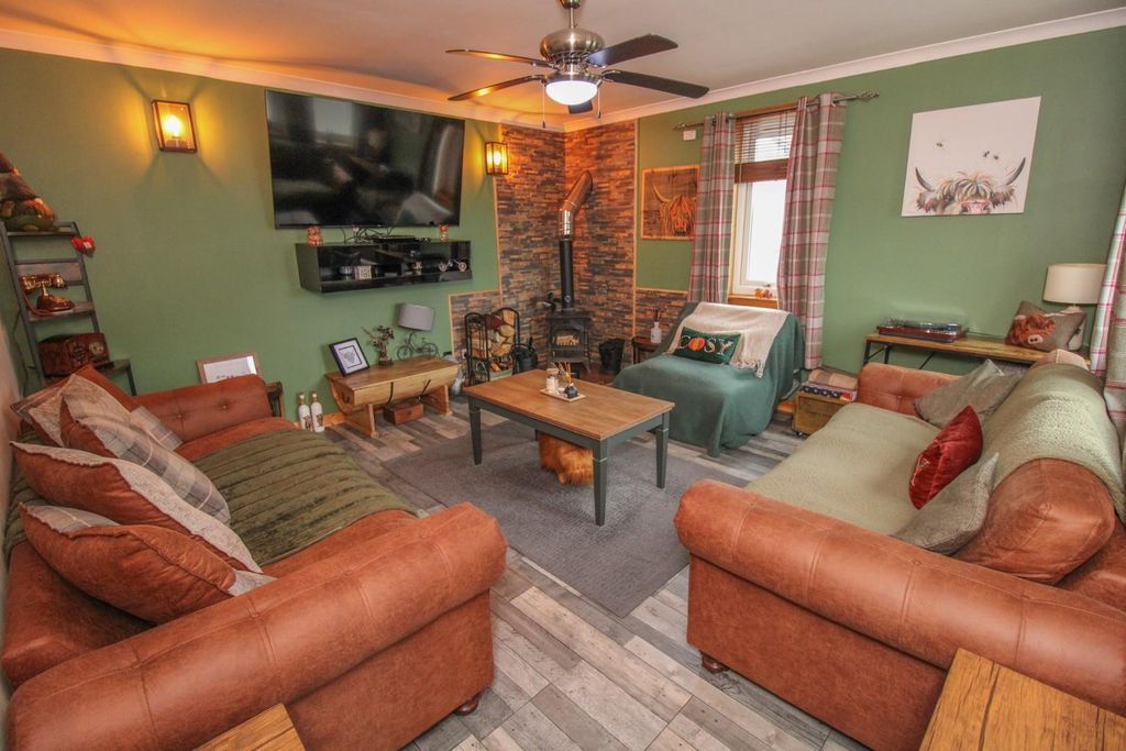 Property photo 3 of 17 Lounge (2).Jpg