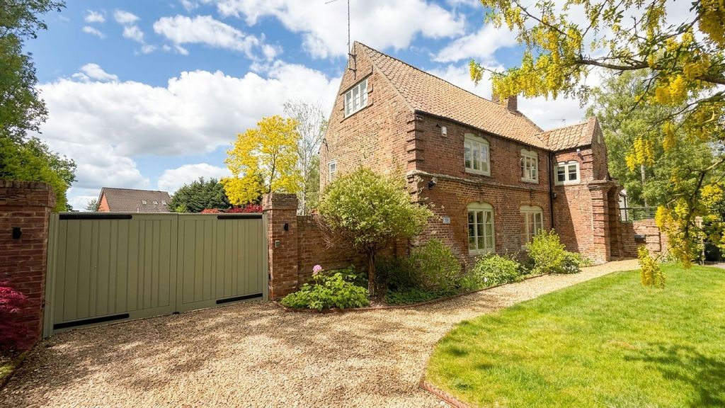 Property photo 2 of 70