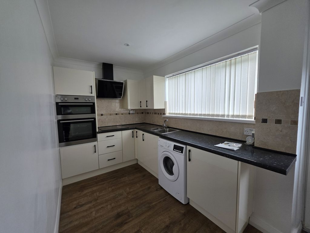 Property photo 3 of 6 Kitchen