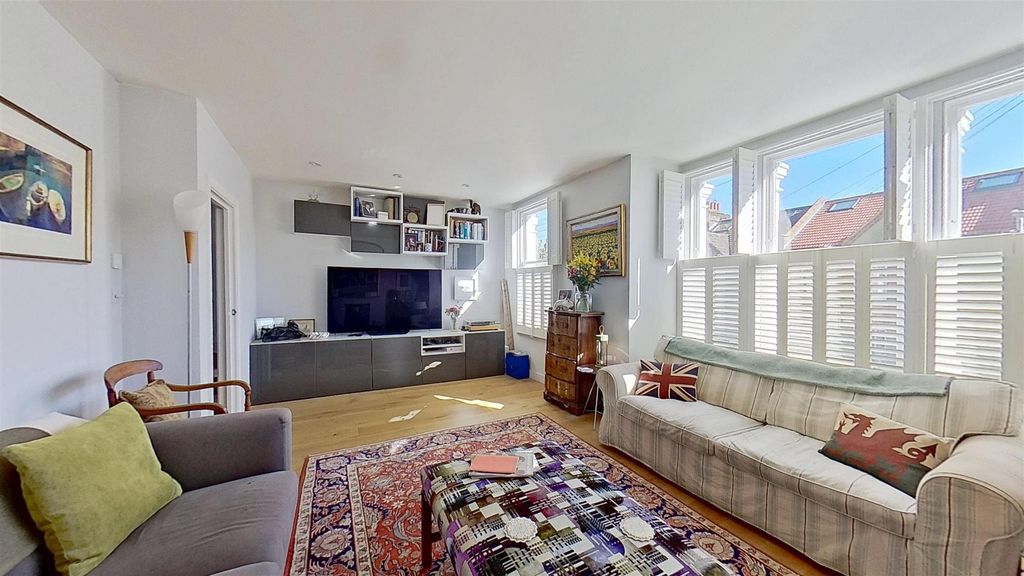 Property photo 2 of 27 Quinton-Street-Earlsfield-Sw18-10052026_174459.Jpg