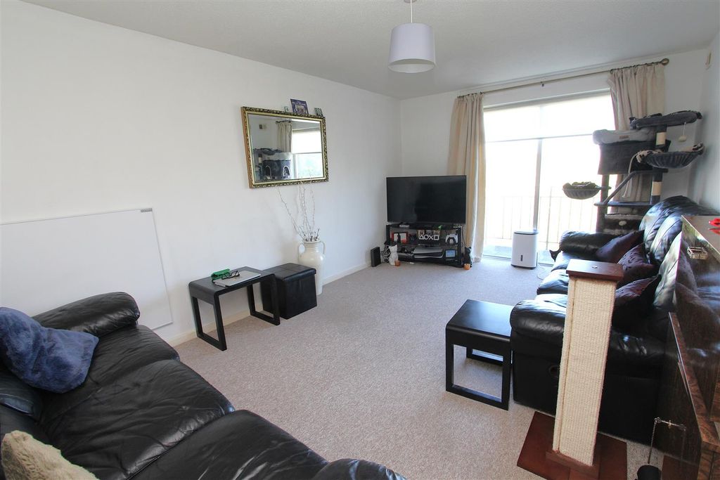 Property photo 2 of 10 Lounge.Jpg