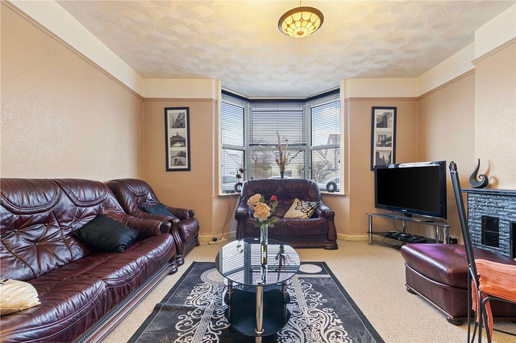 Property photo 3 of 15 Living Room