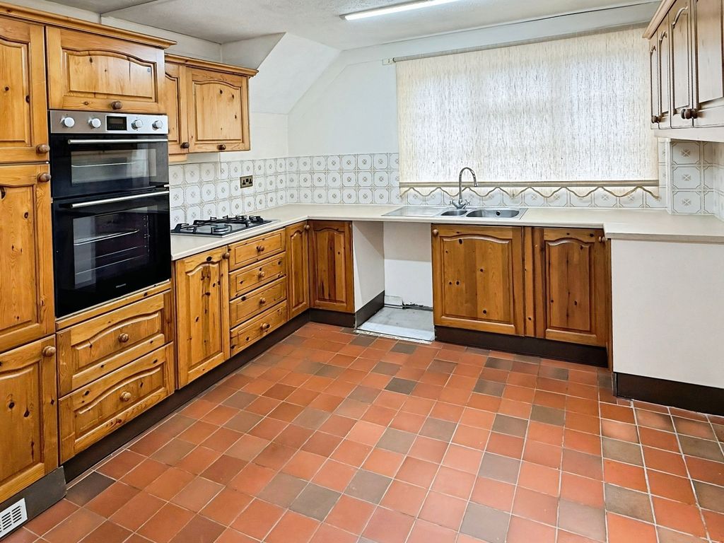 Property photo 3 of 28