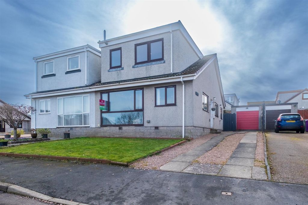 Property photo 1 of 31