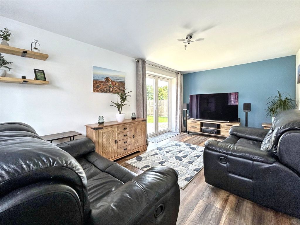 Property photo 2 of 14 Picture No. 11