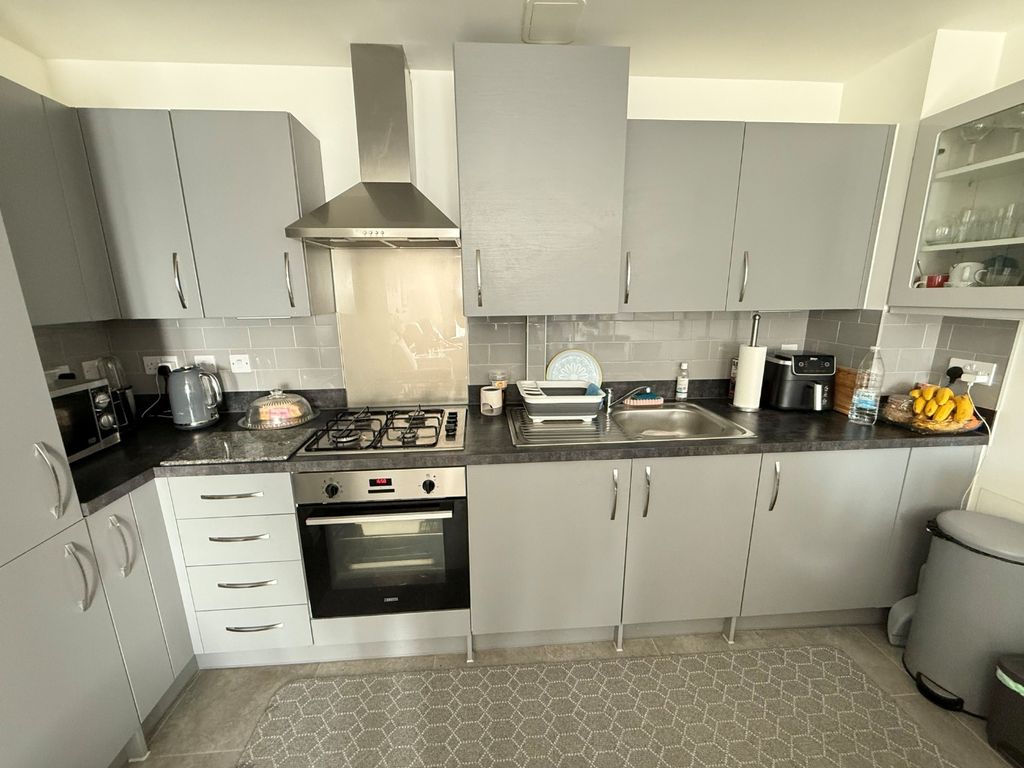 Property photo 3 of 11 4112796