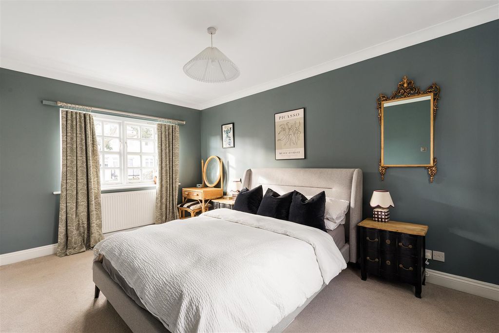 Property photo 3 of 25 Eden Road, E17