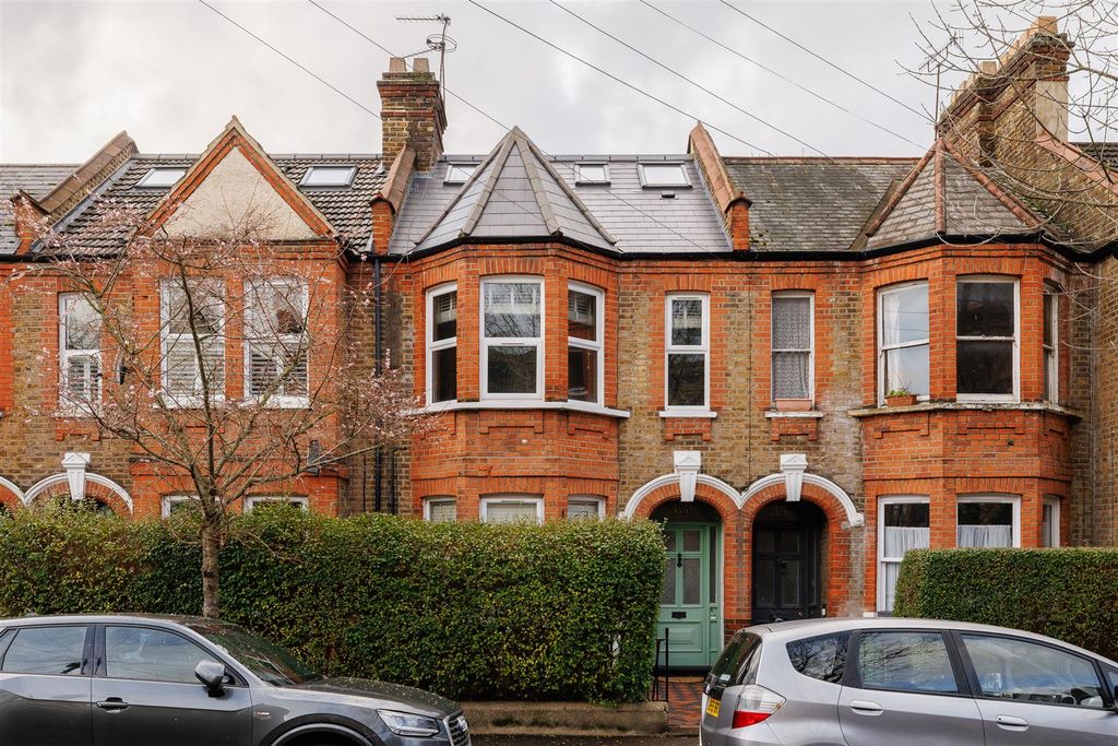 Property photo 1 of 36 33A Carr Road, E17