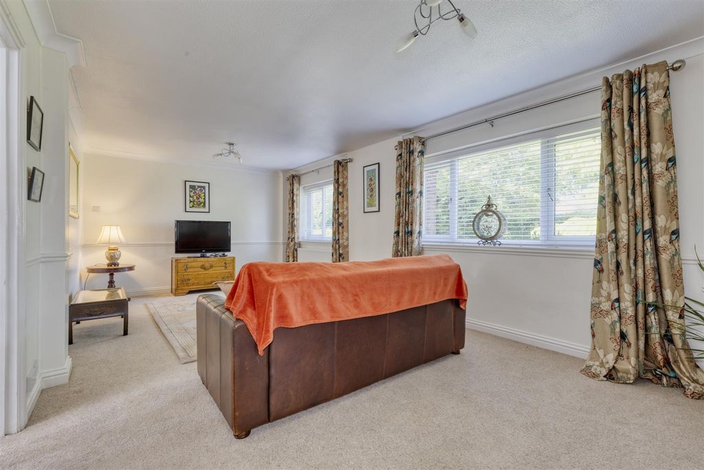 Property photo 3 of 52 Sundaleclose-11.Jpg