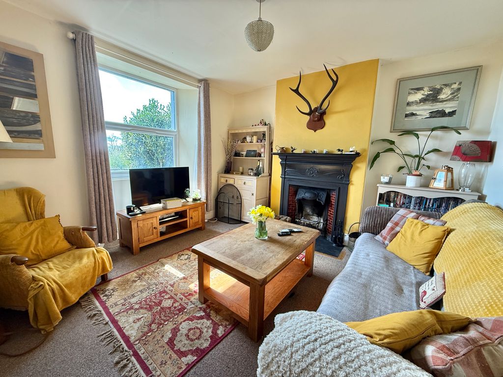 Property photo 2 of 33