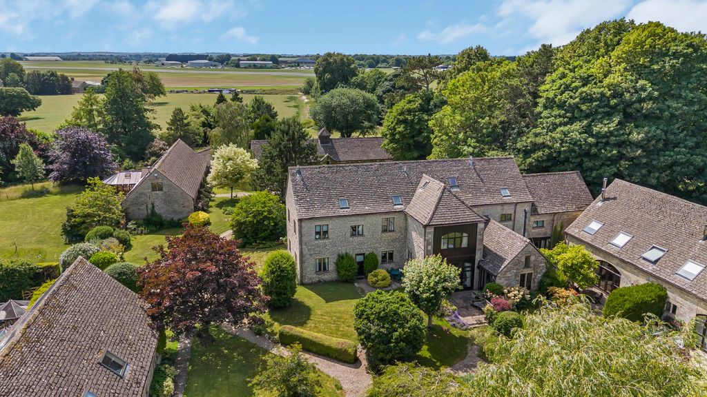 Property photo 1 of 17 Rear External