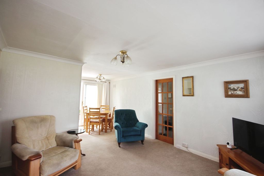Property photo 2 of 14 Lounge