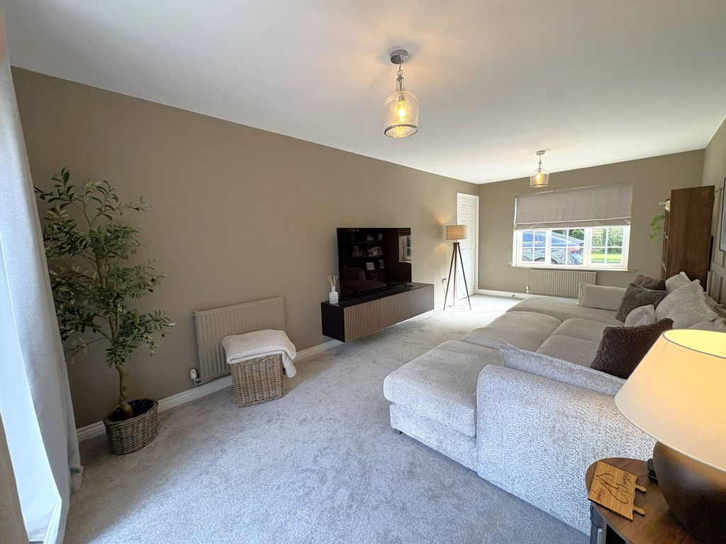Property photo 3 of 28