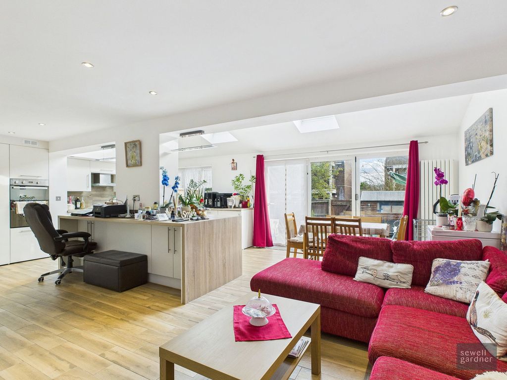 Property photo 2 of 16