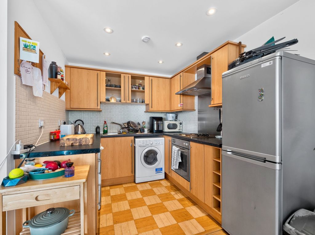 Property photo 3 of 20 Reception/Kitchen