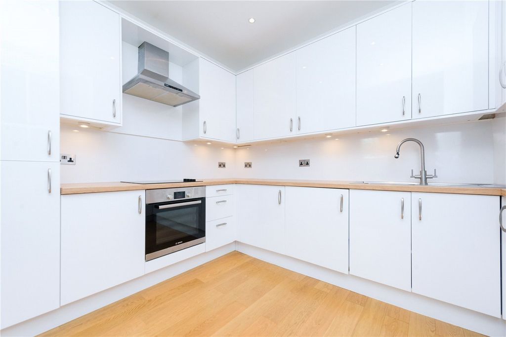 Property photo 2 of 9 Picture No. 11