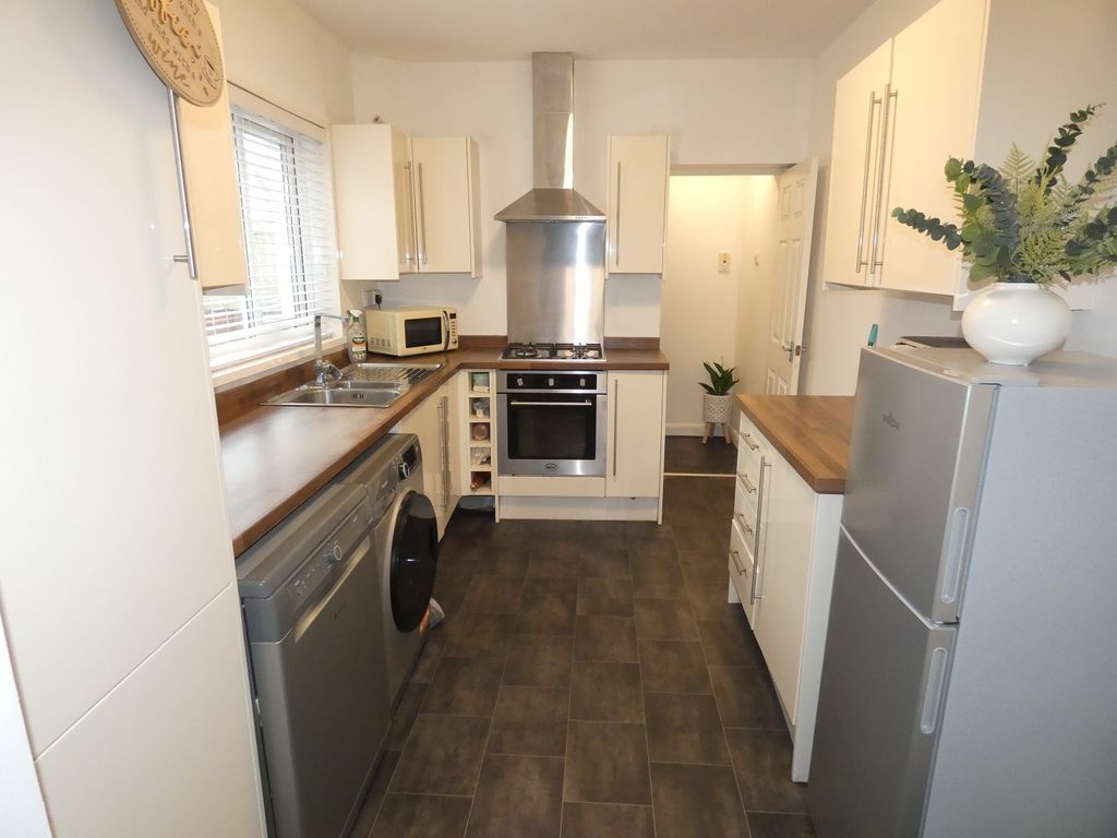 Property photo 3 of 9 Kitchen